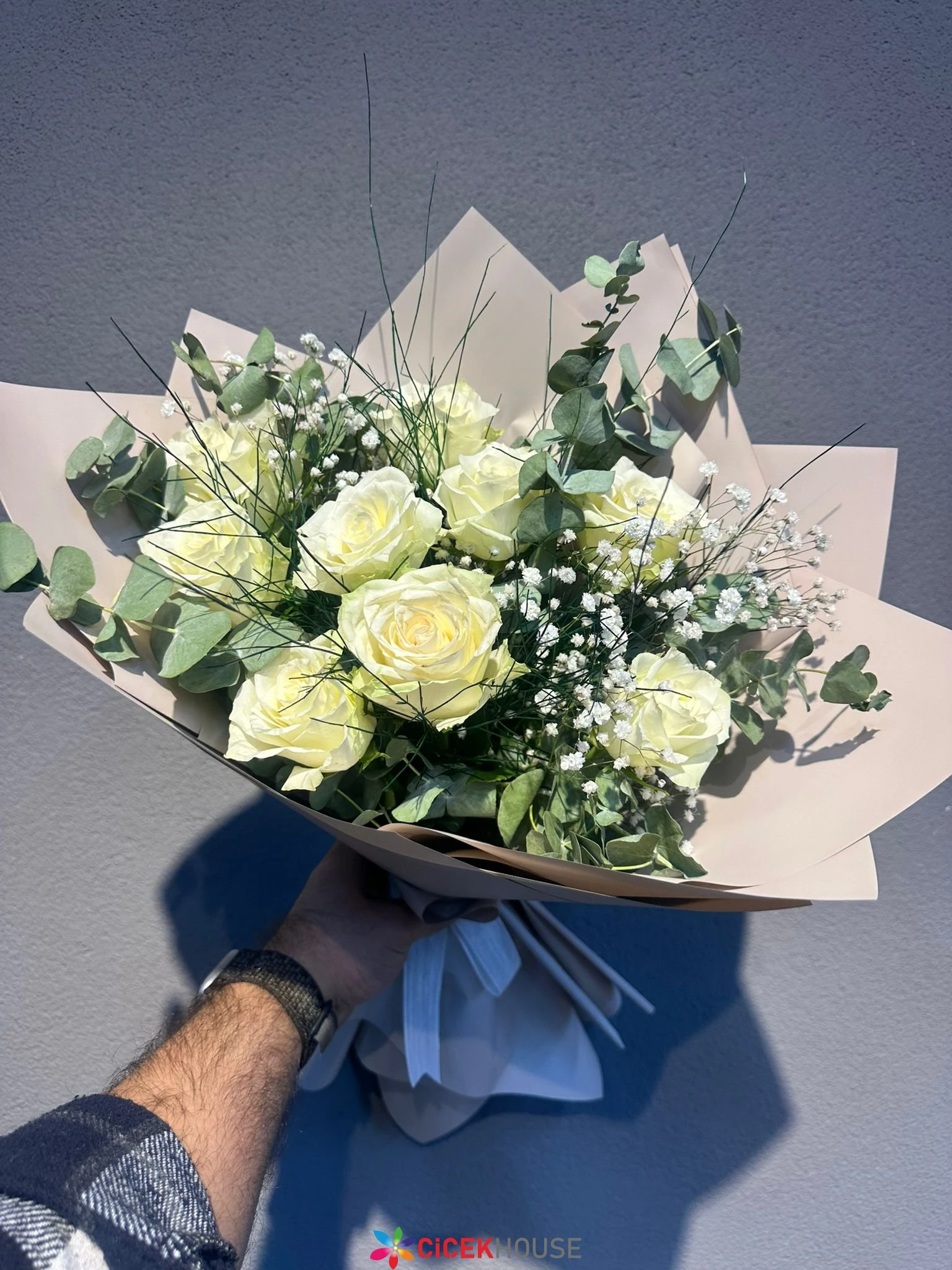 11 Beyaz Güllü Buket