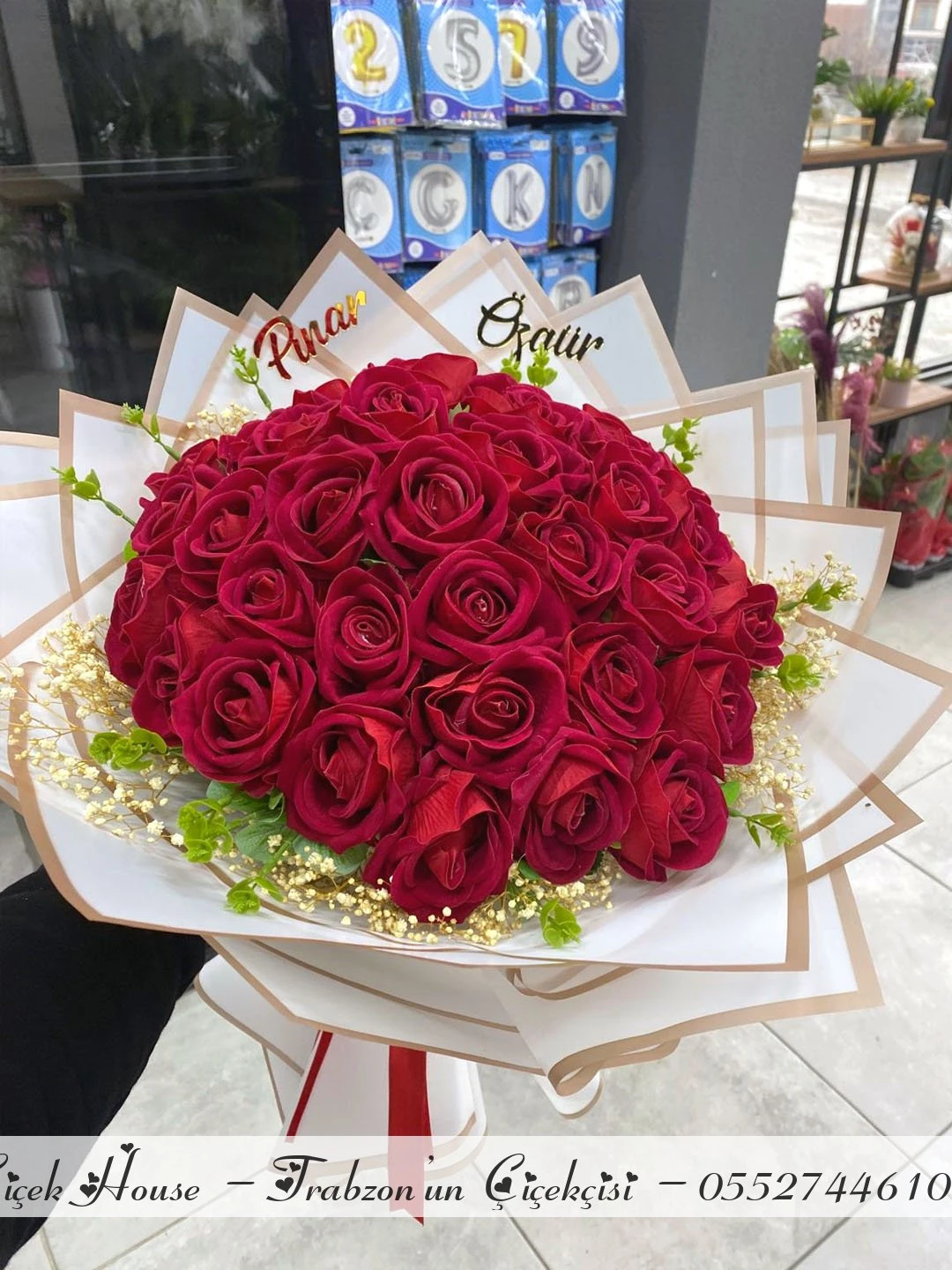 41 li Kırmızı Gül Buketi Beyaz Kağıtlı Yapay