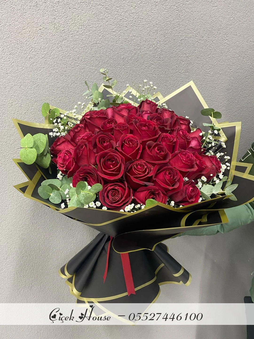 41 li Kırmızı Gül Buketi Siyah Kağıtlı