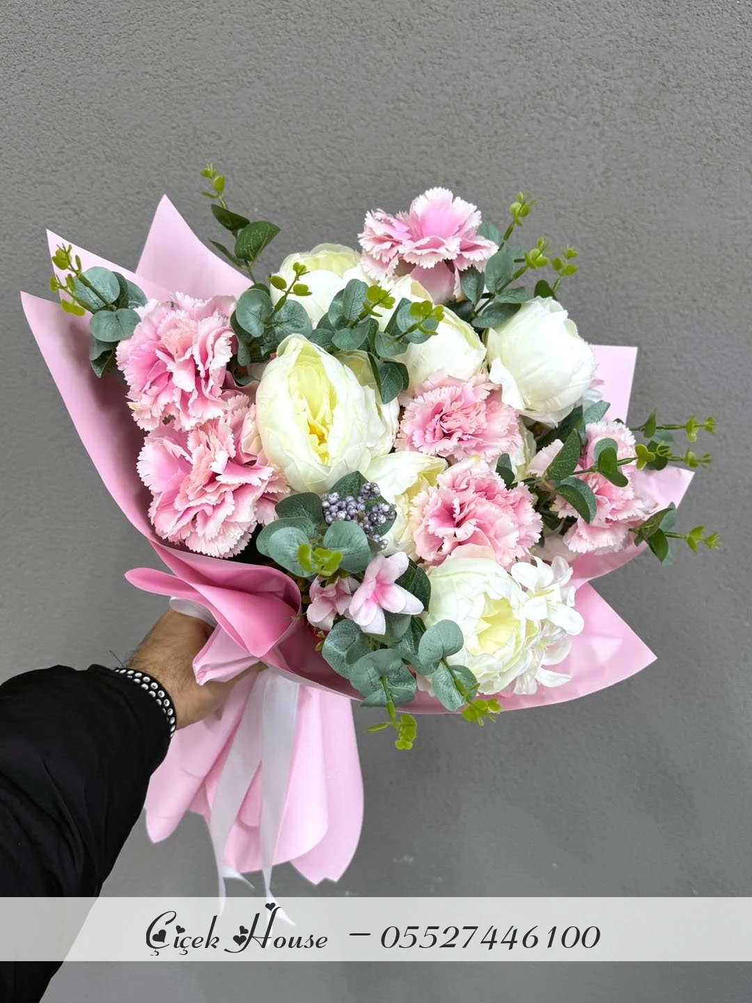 Beyaz ve Pembe Yapay Nişan Çiçeği