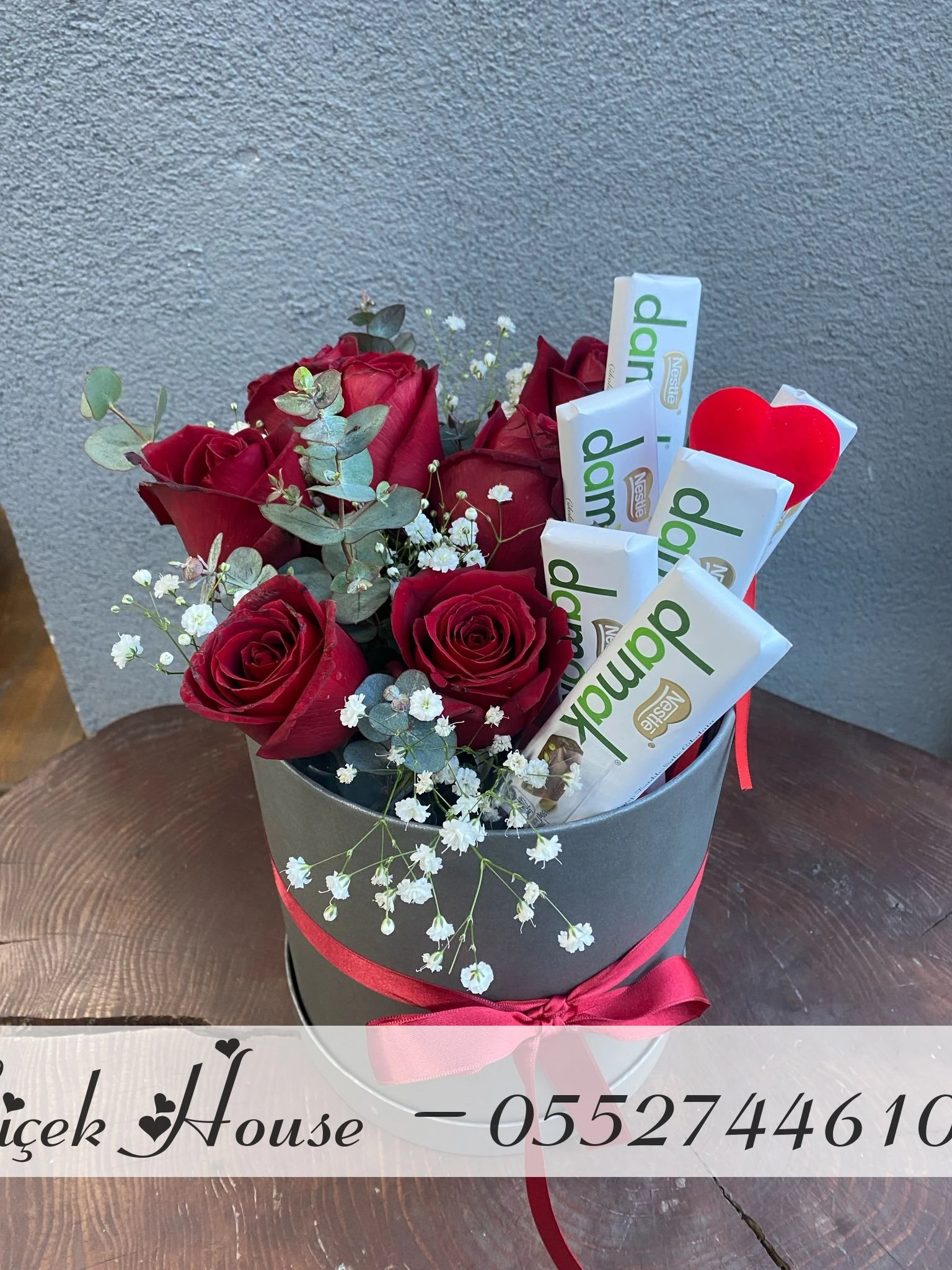 Gri Kutuda Gül ve Çikolata Aranjmanı