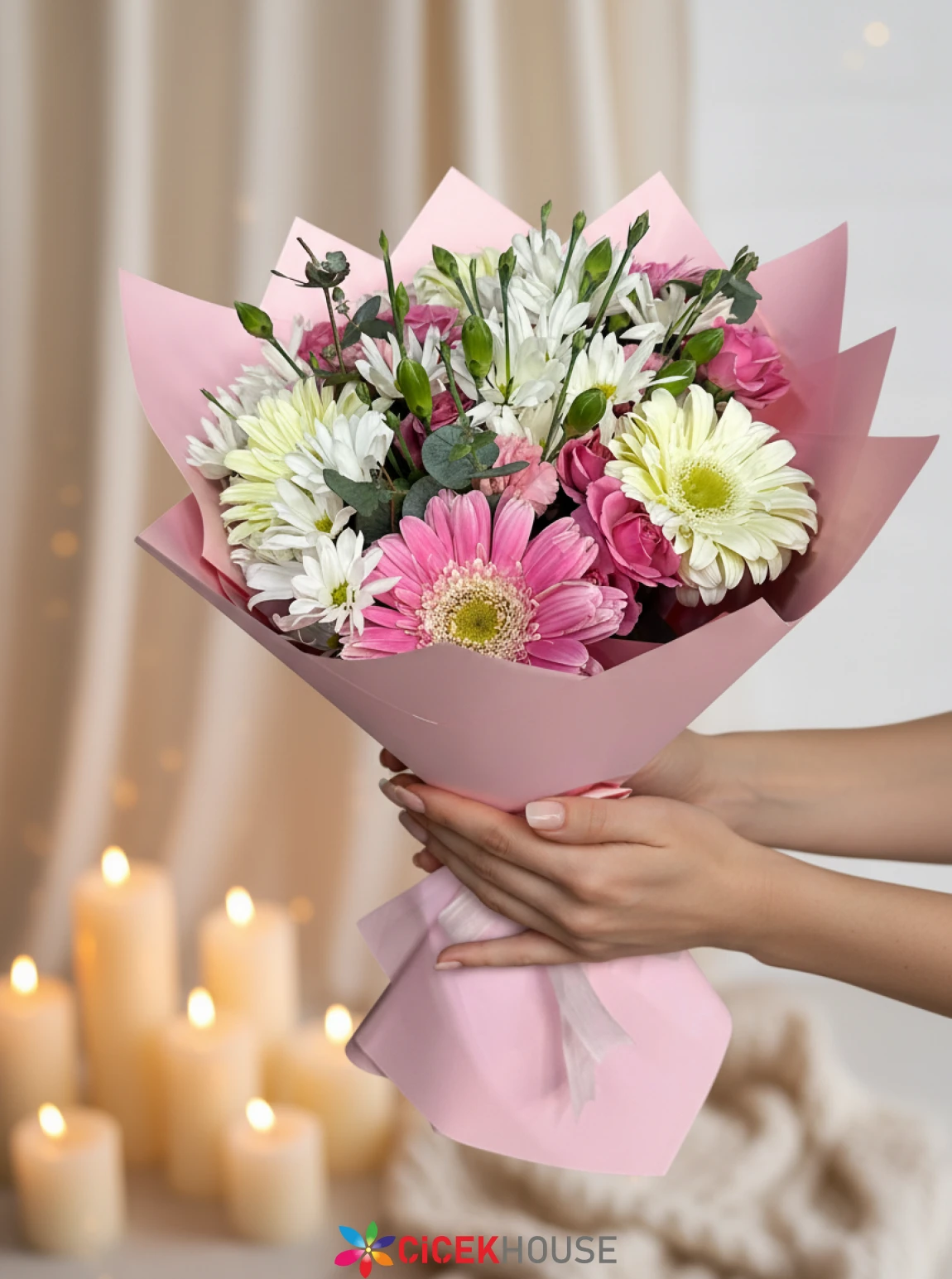 Pembe Kağıtta Çardak Güllü Buket