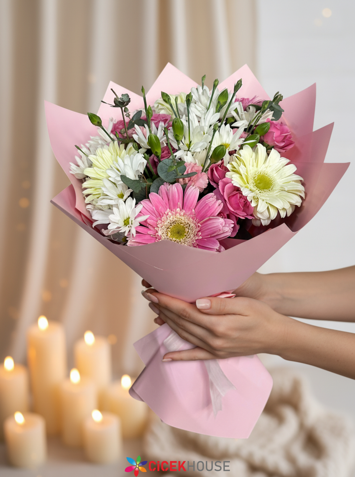 Pembe Kağıtta Çardak Güllü Buket