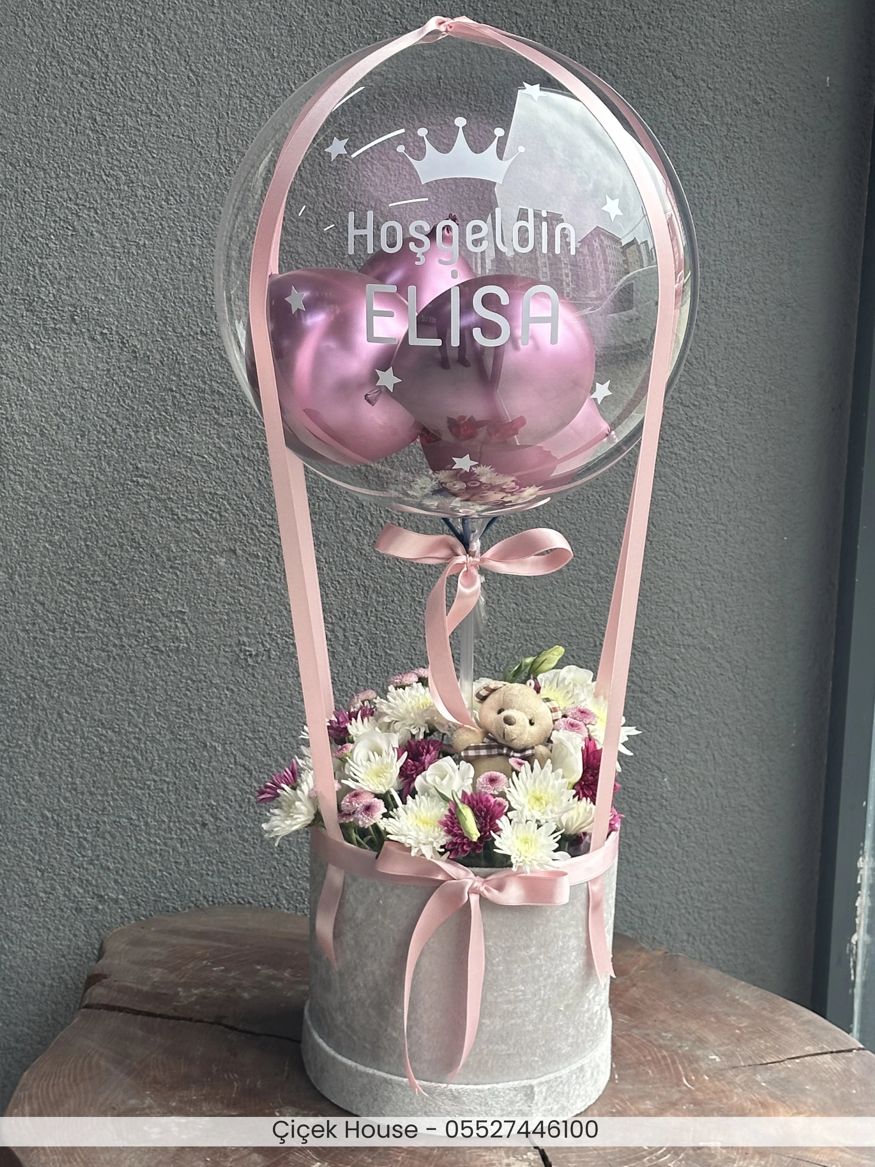 Pembe Tonlarında Balonlu Kutu