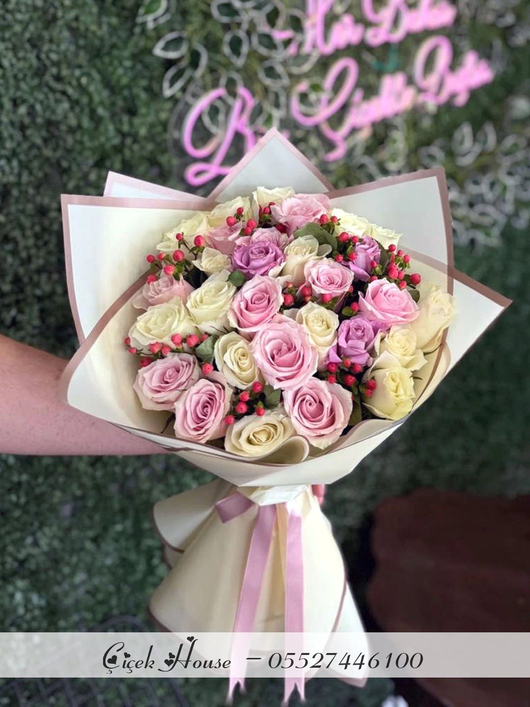 Pembe ve Beyaz Gül Buketi VIP