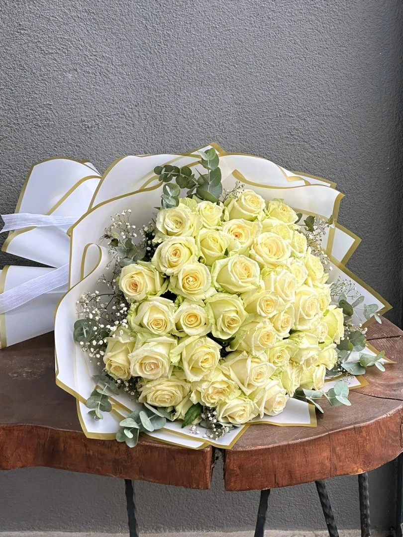 41 Li Beyaz Gül Buketi