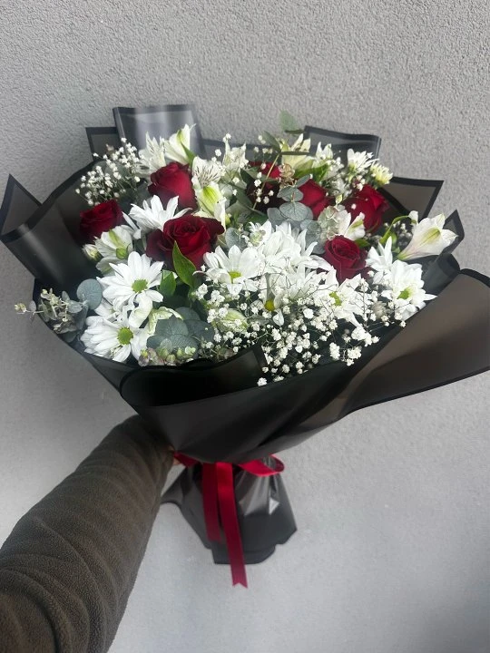 7 Güllü Papatyalı Buket