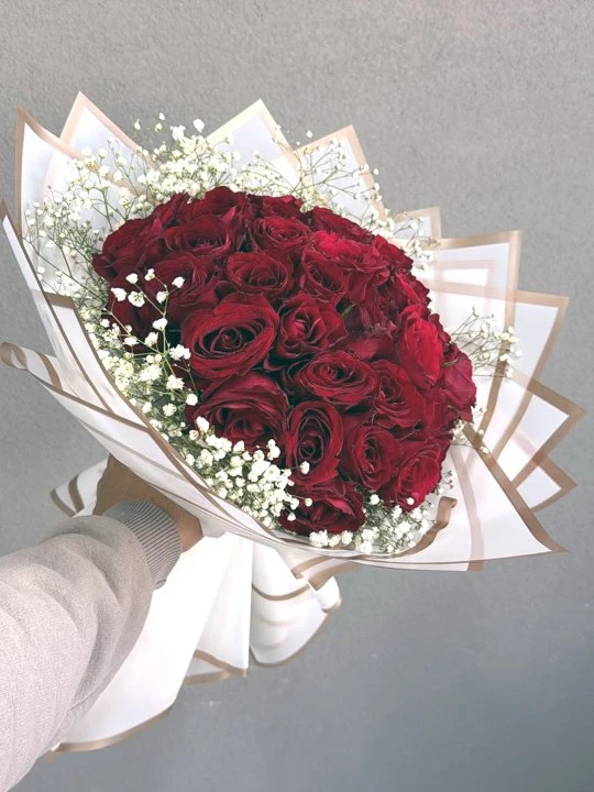 Beyaz Kağıtta 41 Li Kırmızı Gül Buketi