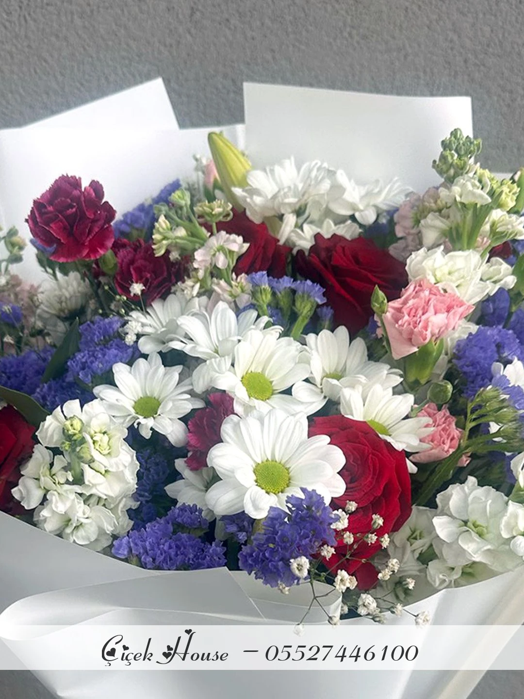 Beyaz Kağıtta Güllü Karışık Buket