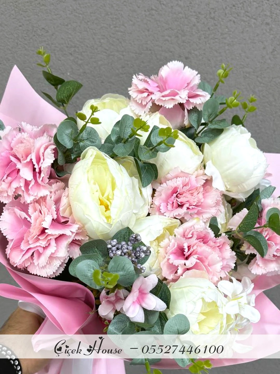 Beyaz ve Pembe Yapay Nişan Çiçeği