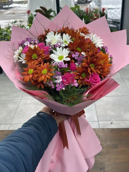 Çardak Güllü Mevsim Çiçekleri Buketi