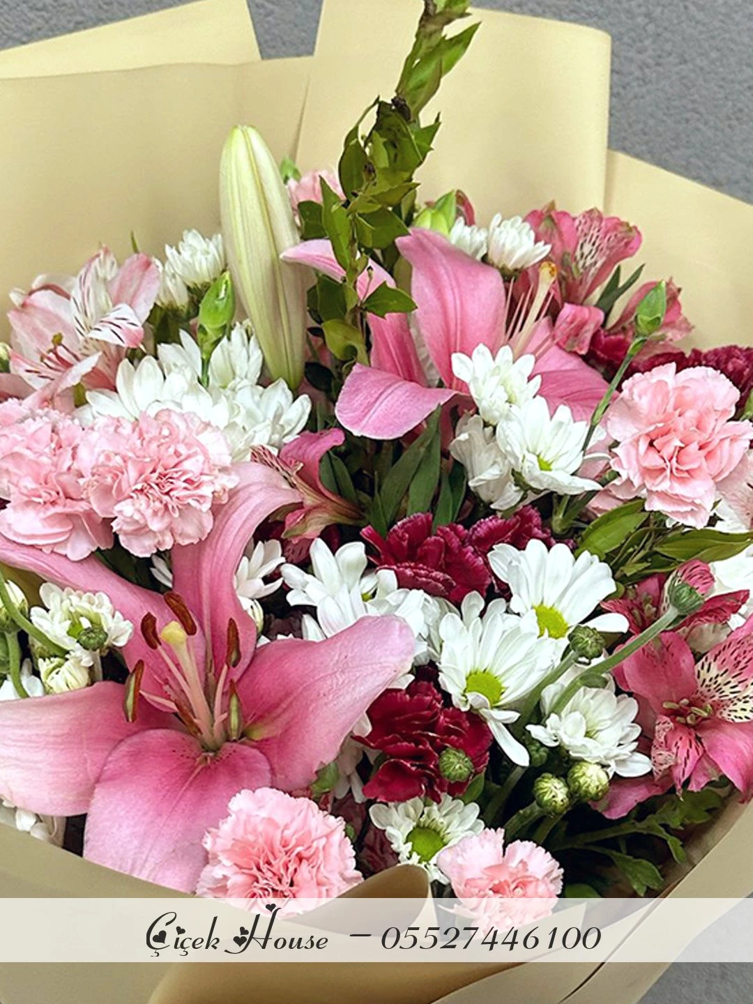 Krem Kağıtta Pembenin Tonları Buketi