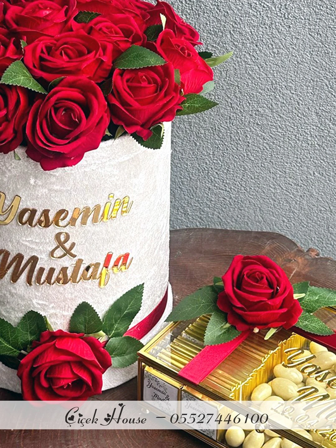 Kutuda Yapay Gül ve Çikolata