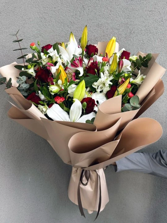 Lilyum Ve Güllü Karışık Buket Vip