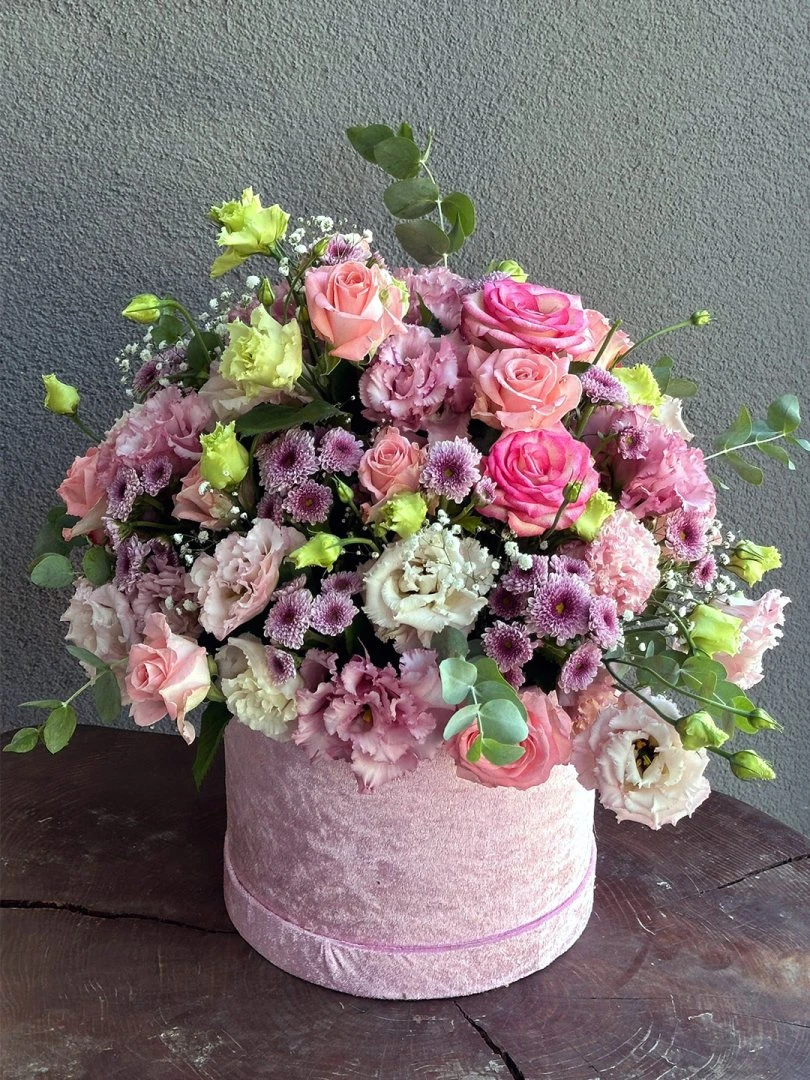 Pembe Kutuda Renkli Çiçekler Vip