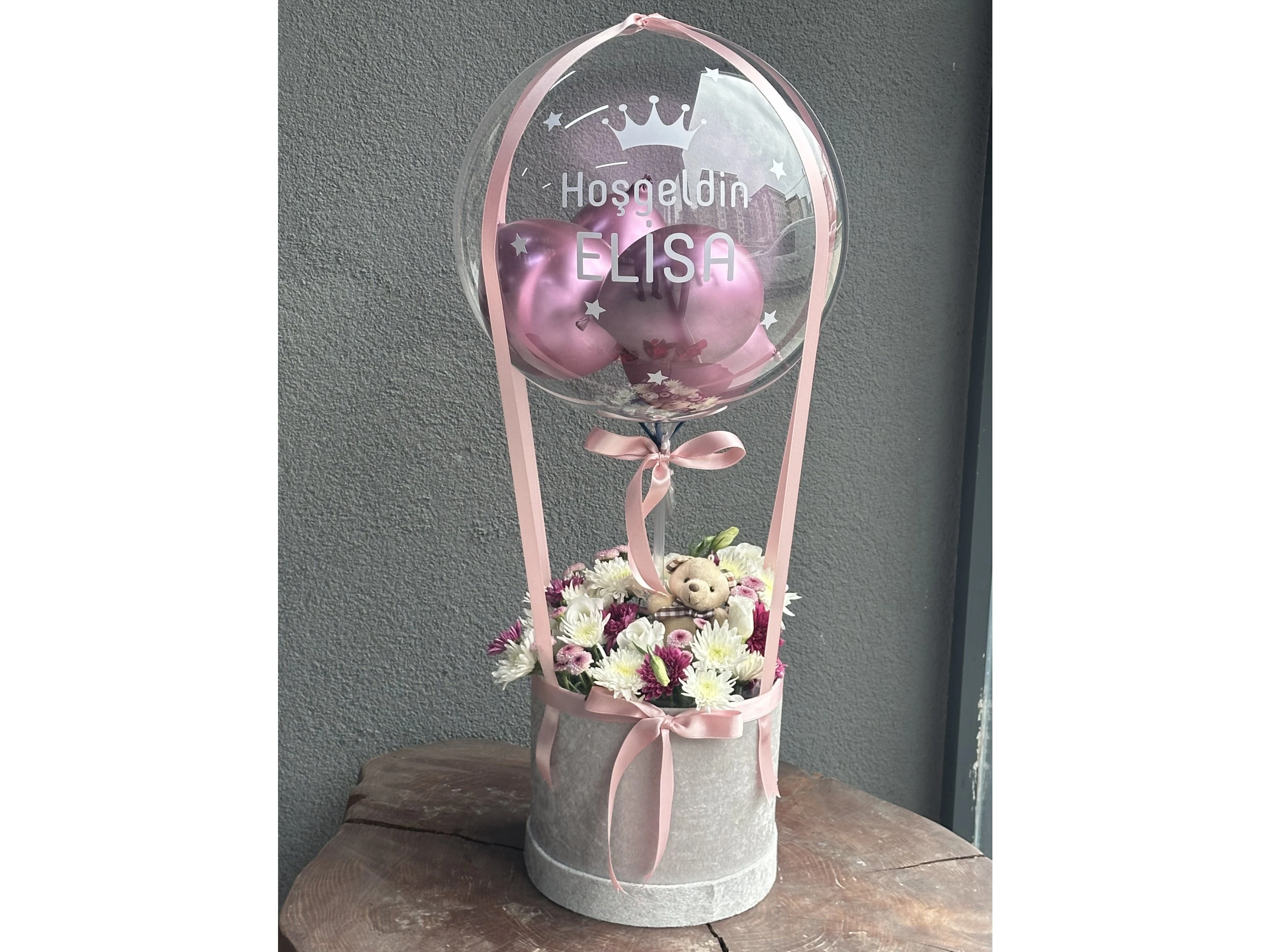 Pembe Tonlarında Balonlu Kutu