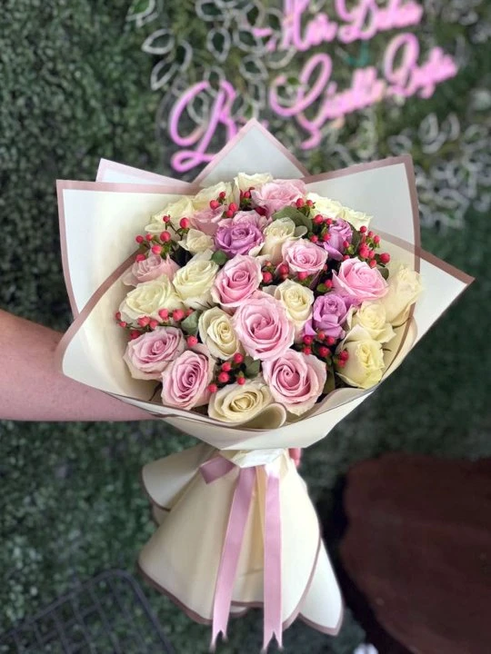 Pembe ve Beyaz Gül Buketi VIP