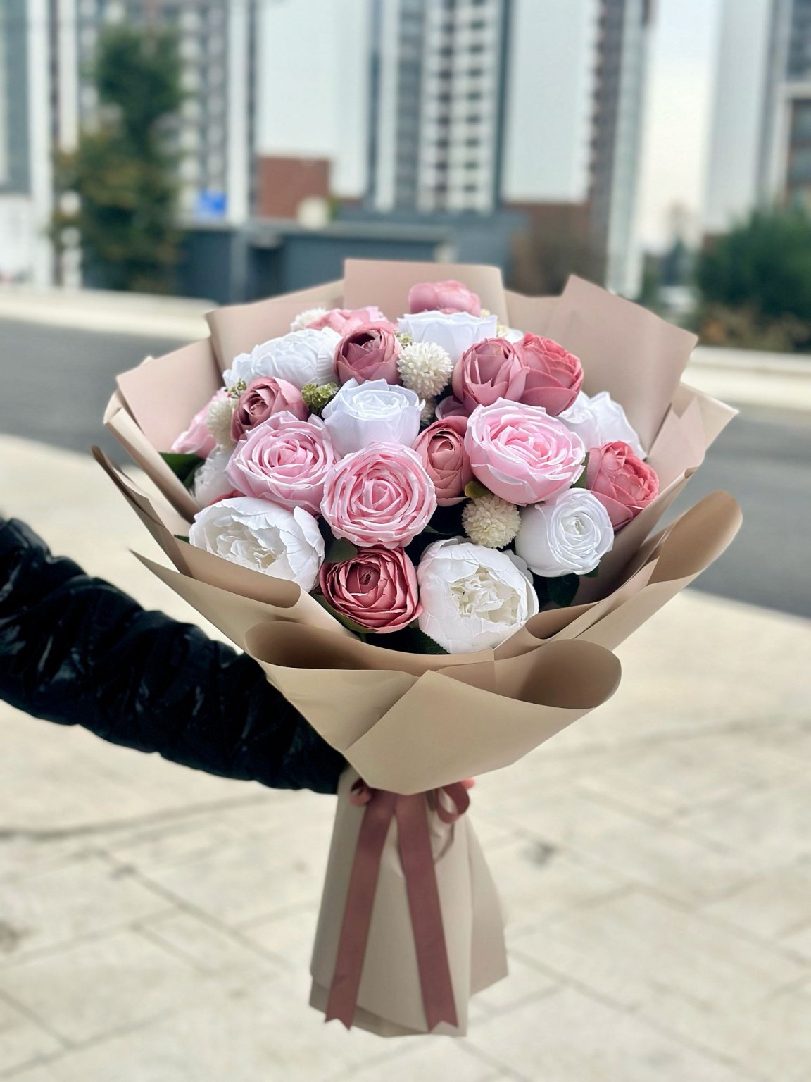 Pembe Ve Beyaz Şakayık Gül Yapay Çiçek Vip