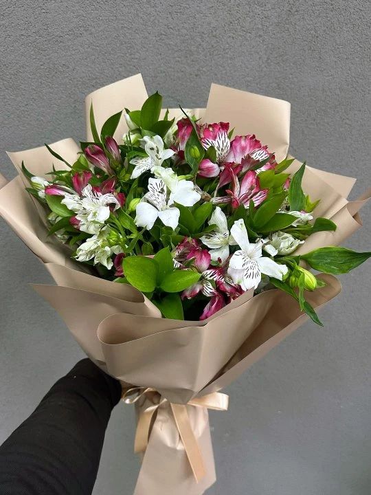 Renkli Astomeria Buketi