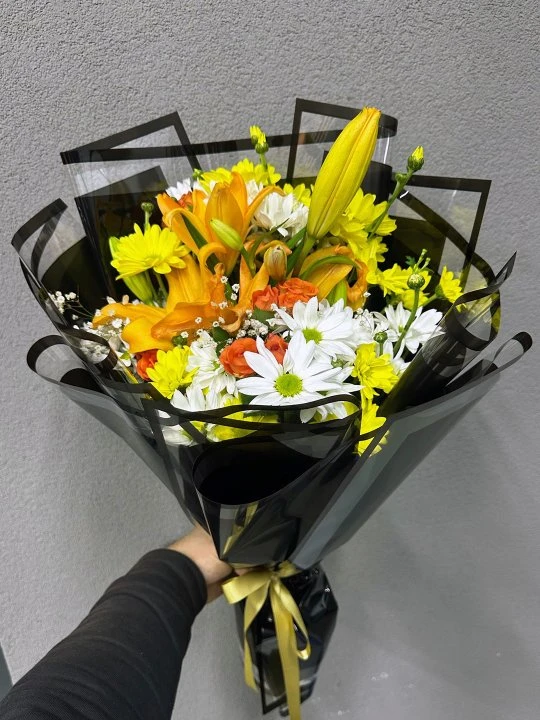 Sarı Ve Turuncu Çiçekler Buketi