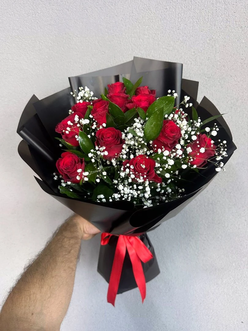 Siyah Bukette 11 Li Kırmızı Gül Buketi