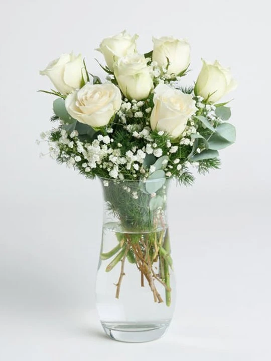 Vazoda 7li Beyaz Gül