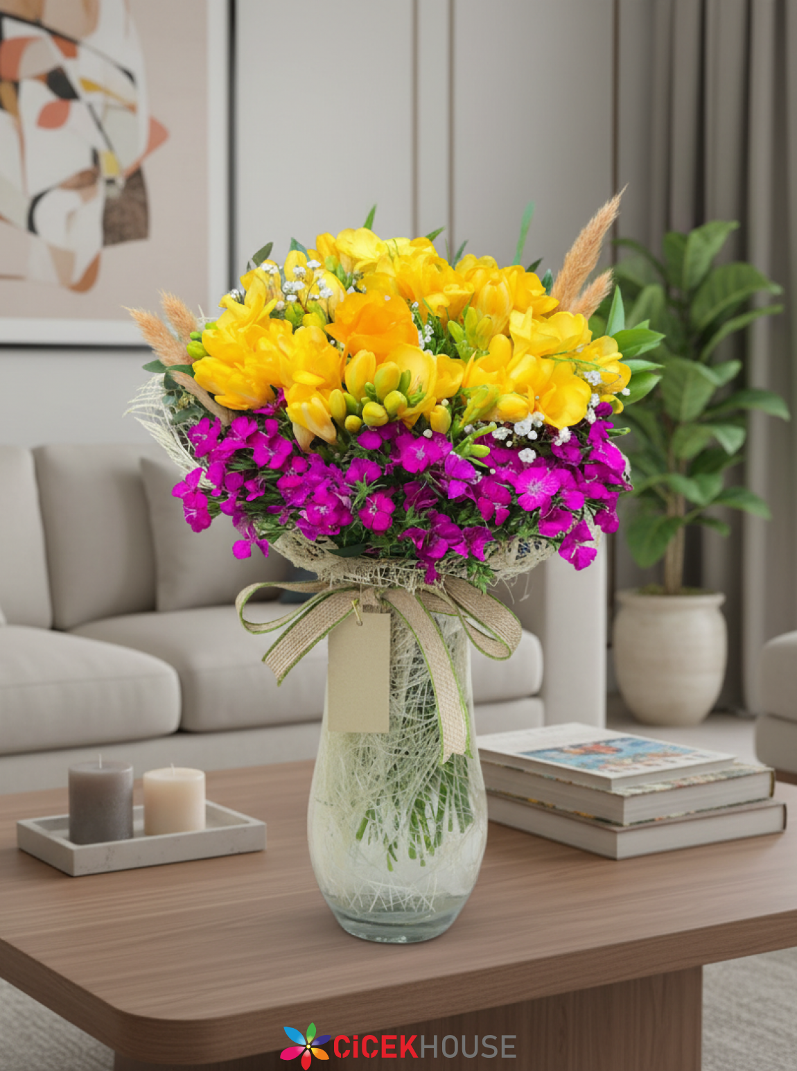 Vazoda Sarı Frezya Ve Hüsnüyusuf